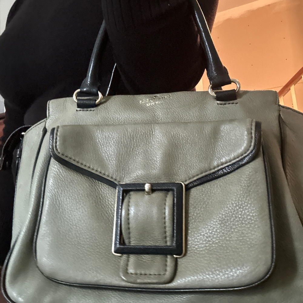 Kate Spade Green and Black Textured Shoulder Bag with Structured Design